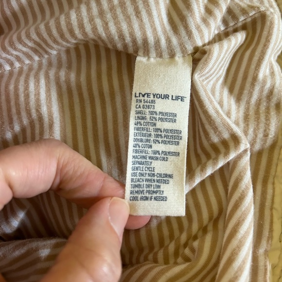 American Eagle Outfitters Women’s Puffer Vest - Cream - Sz. XS - Picture 5 of 6